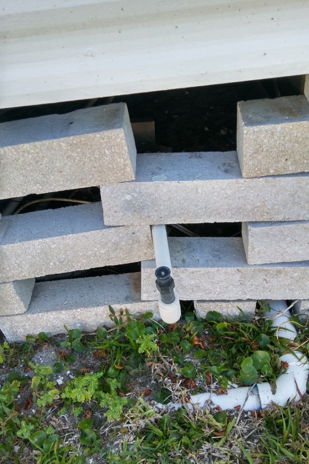 20161225_103814_gap-under-house